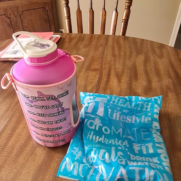 Hydromate Gallon Water Bottle with Straw and 2 Covers EUC Used 1 Time - Picture 9 of 9